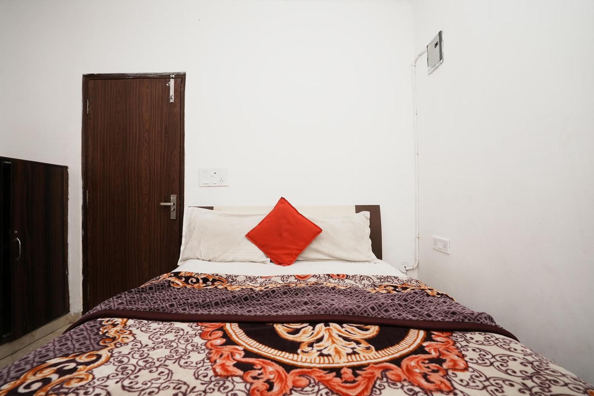 Hotel Sunrise Moon New Delhi Exteriör bild